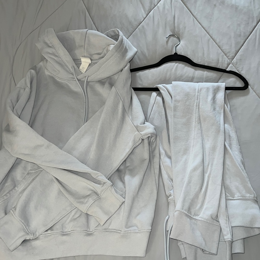 Pearl blue sweatsuit… Hoodie, size, medium… Pants size large